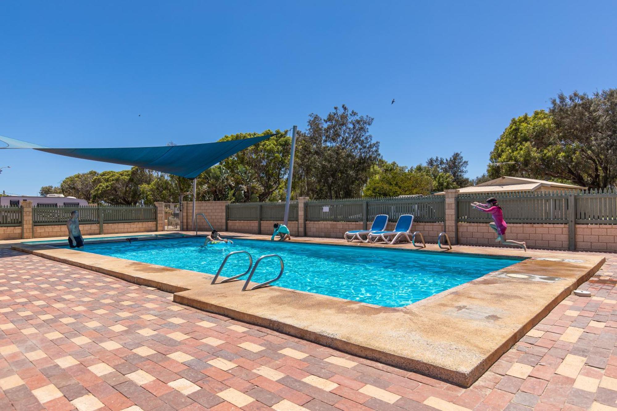 Belair Gardens Caravan Park Geraldton Exteriör bild